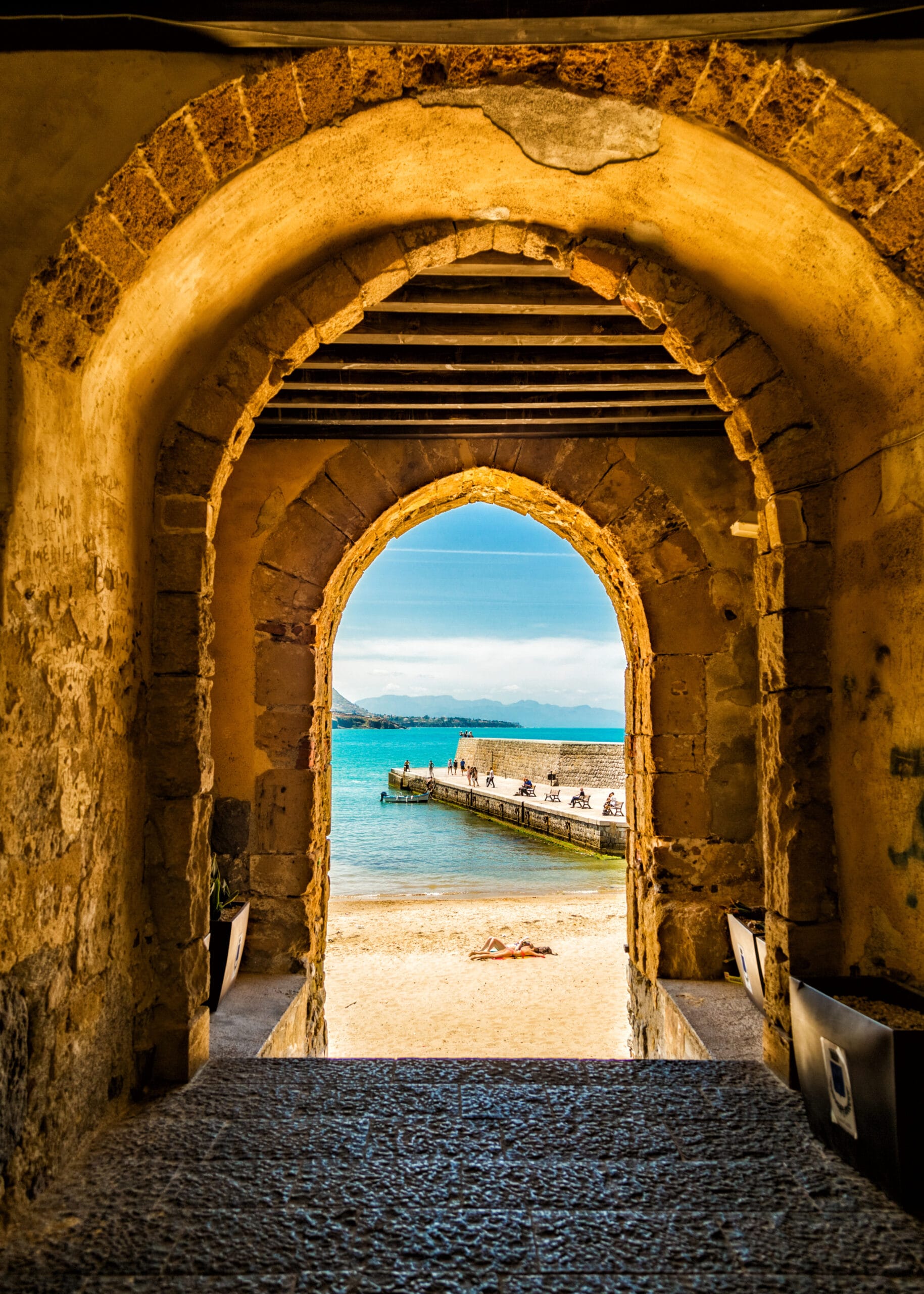 Cefalù, Sycylia – Przejście na plażę